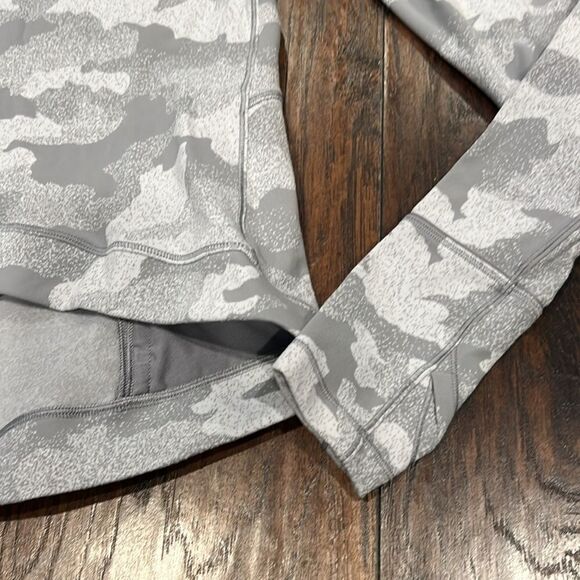 LULULEMON CLOSE TO CROSSING LONG SLEEVE SHIRT 6 CAMO JACQUARD GRAY PULLOVER EUC - Picture 3 of 9